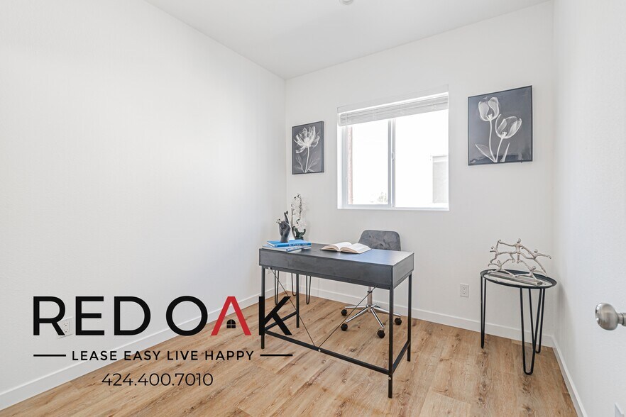 Building Photo - 11952 Vanowen St