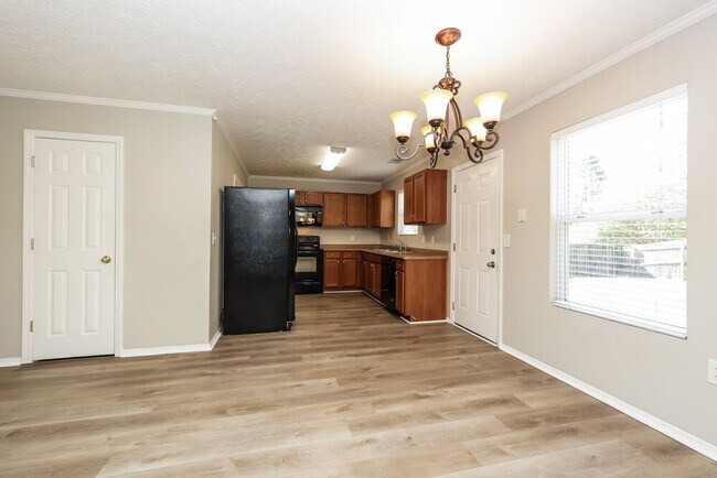 Building Photo - 2705 Sutherland Dr