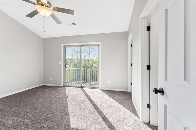 Building Photo - 300 Taddeo Dr
