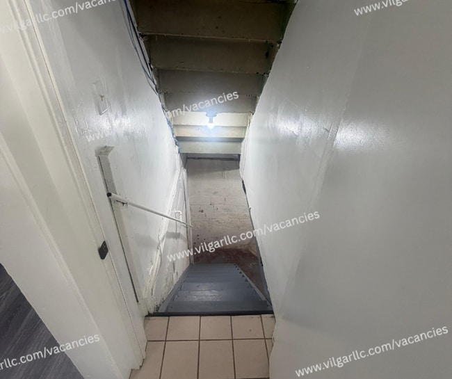 Building Photo - For Rent! 4 bedrooms , 2-full bath Home