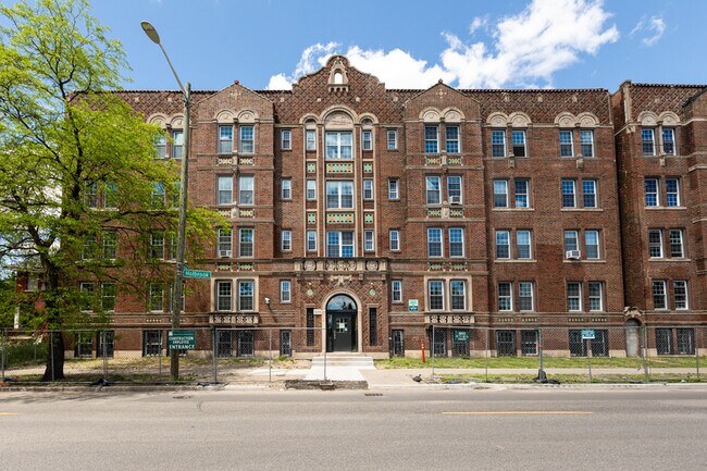 Building Photo - 329 Holbrook Ave