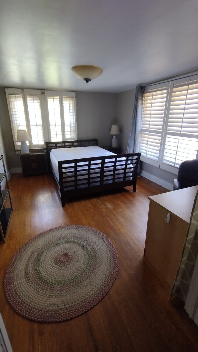 Building Photo - 718 NW 32nd St