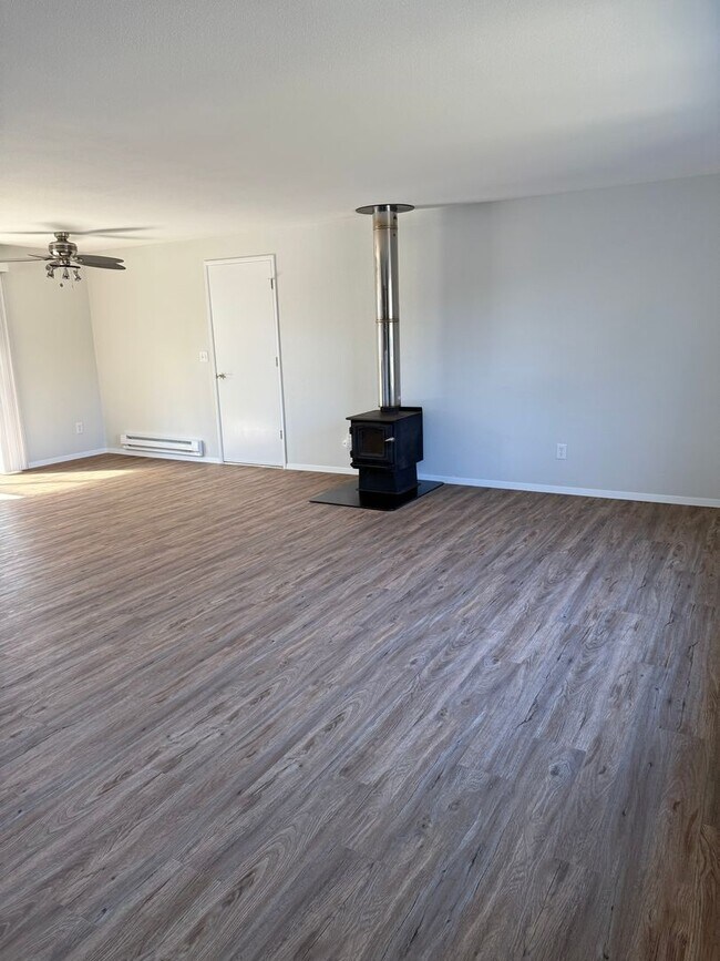 Building Photo - 2425 State St