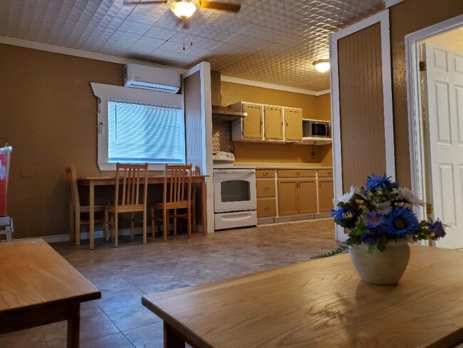 Building Photo - 100 Skyview Dr