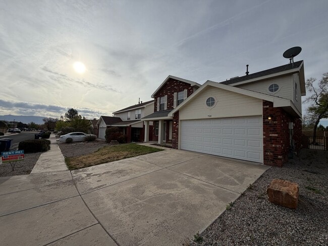 Building Photo - 3 Bedroom Home Available Near Paseo Del Norte Blvd NE & Rainbow Blvd NW!