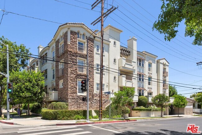 Building Photo - 4202 Whitsett Ave