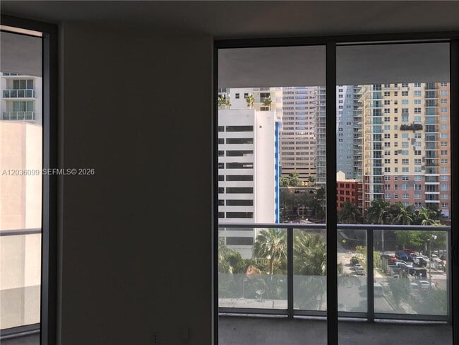 Building Photo - 1300 Brickell Bay Dr