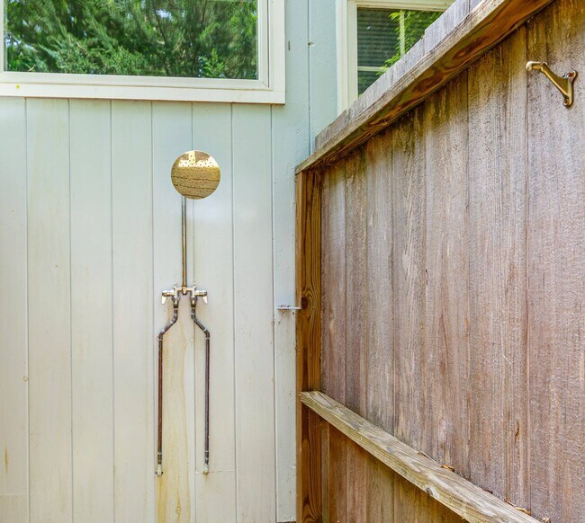 Building Photo - 25 High Point Rd