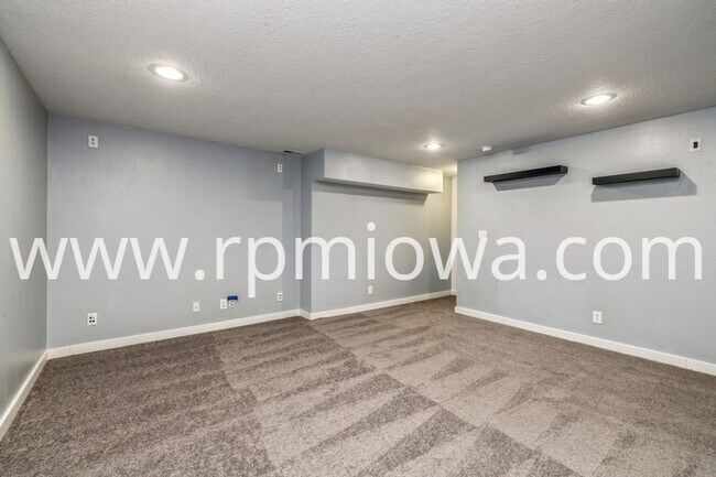 Building Photo - WEST DES MOINES TWO-STORY!! 4 Bedroom, 3.5 Bathrooms!