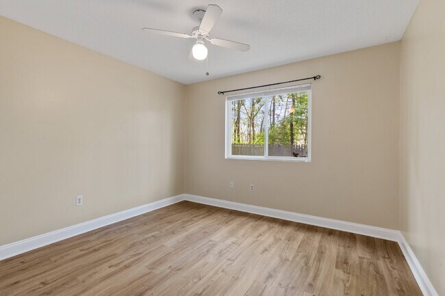 Building Photo - $200 Off First Month Updated 2BR Ground Level Condo Minutes for I77 in Rock Hill!