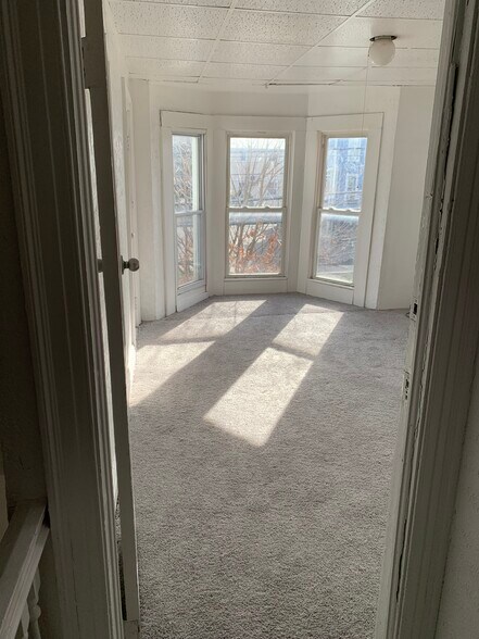 Bedroom 1 - 9 Ross St