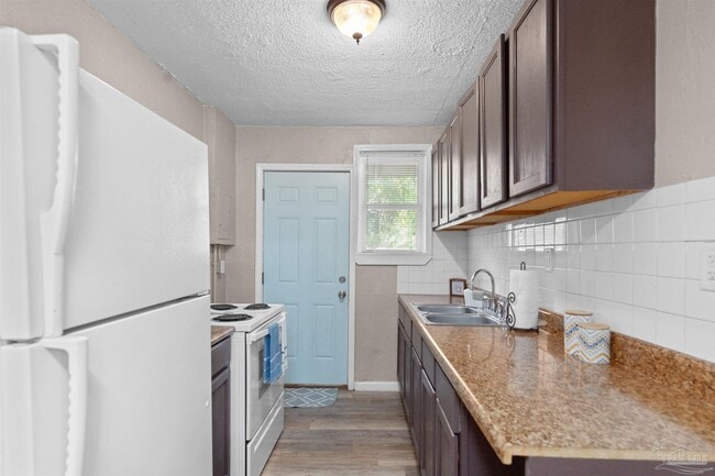 Building Photo - 2101 W Romana St