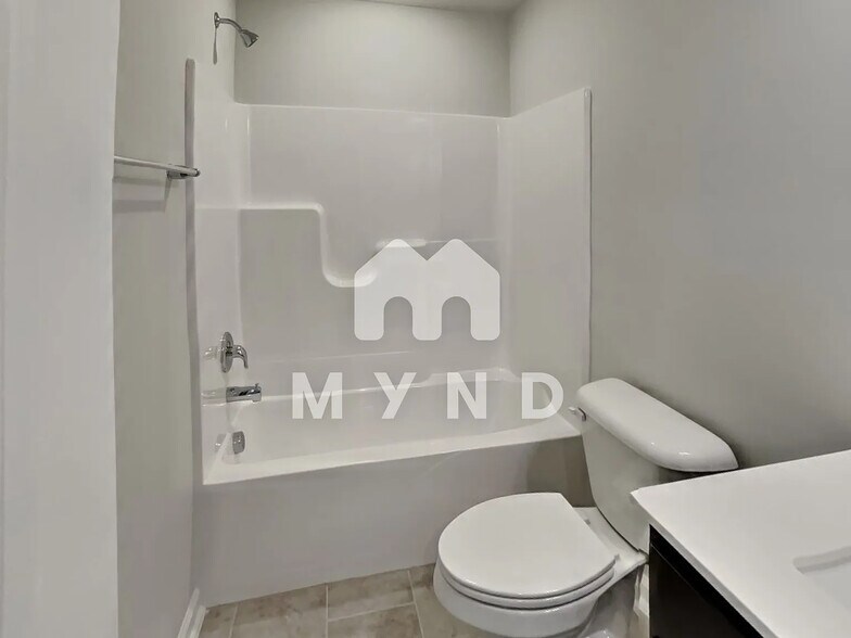 Building Photo - Room in Townhome on Sweet Lilac Wy