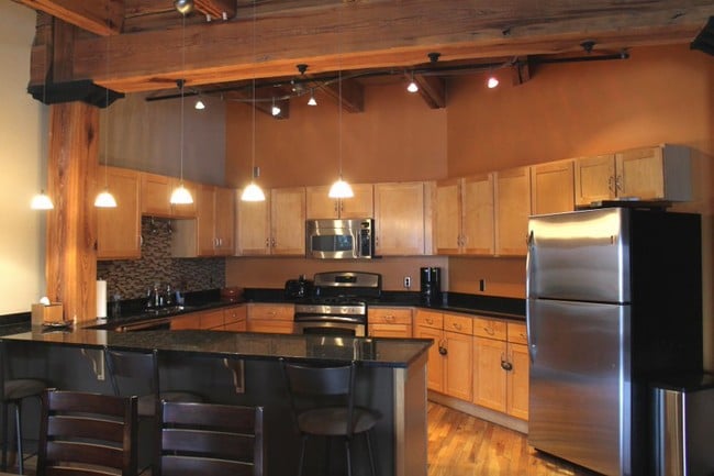 Building Photo - 413 N 2nd St