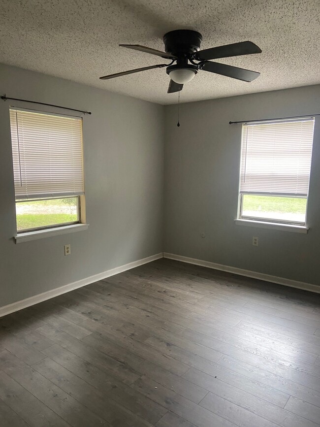 Building Photo - 18700 Bruce Ln