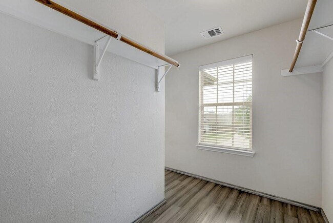 Building Photo - 12200 Ferrystone Cove