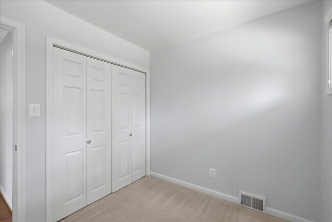 Building Photo - Charming 4-Bedroom Springfield Rambler Near Lake Accotink Park
