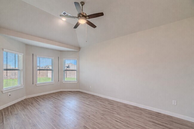 Building Photo - 21606 Wave Holw Dr