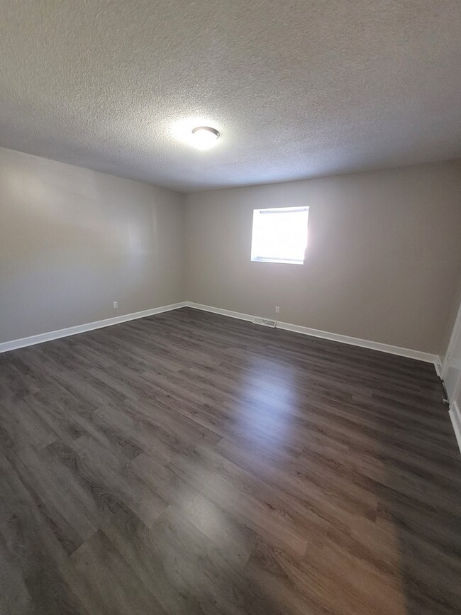 Building Photo - 174 Silver Birch Ln