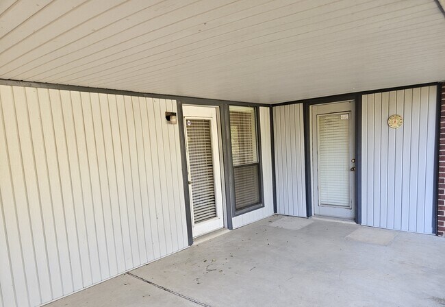 Building Photo - 517 Goshawk Dr