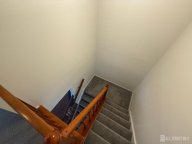 Building Photo - 128 Albury Way