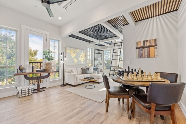 Building Photo - $11,995 - Stunning Executive Estate in Willow Glen