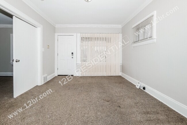 Building Photo - 2-Bedroom Down Unit and Large Kitchen