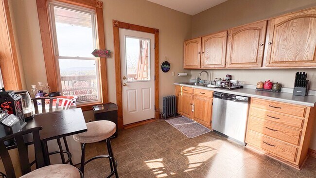 Building Photo - 1712 W 3rd St