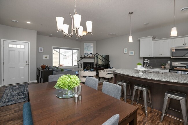 Building Photo - Contemporary 3 Bedroom Towhome in NW Roche...