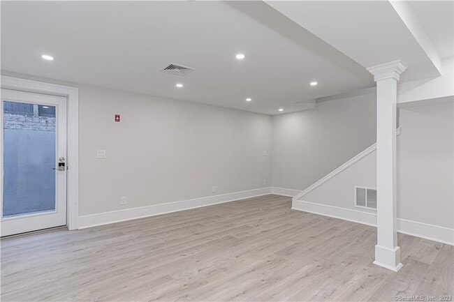 Building Photo - 40 Poe Ct