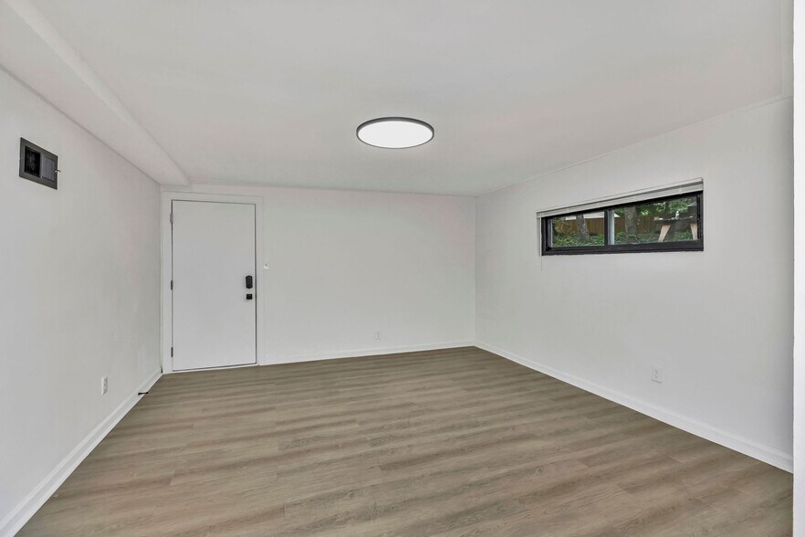 Building Photo - 2535 Lysle Ln