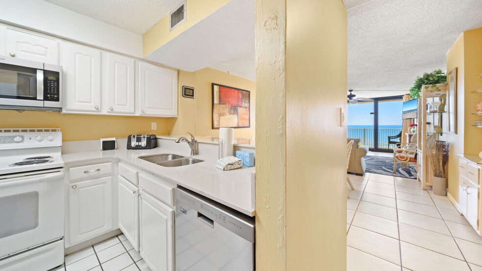 Building Photo - 7205 Thomas Dr