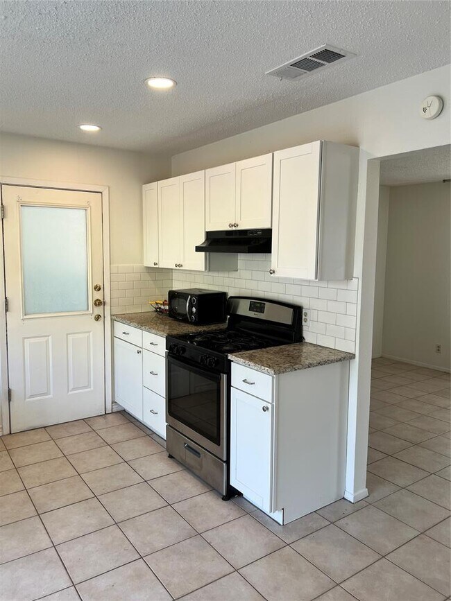 Building Photo - 8311 Hathaway Dr