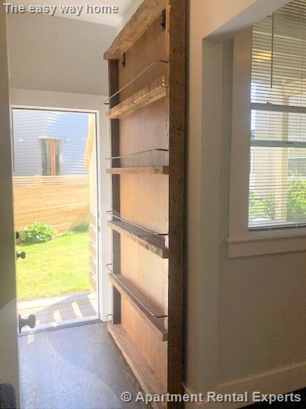 Building Photo - 75 Kinnaird St