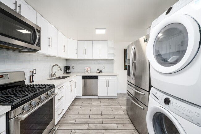 Building Photo - 3420 Blair Dr