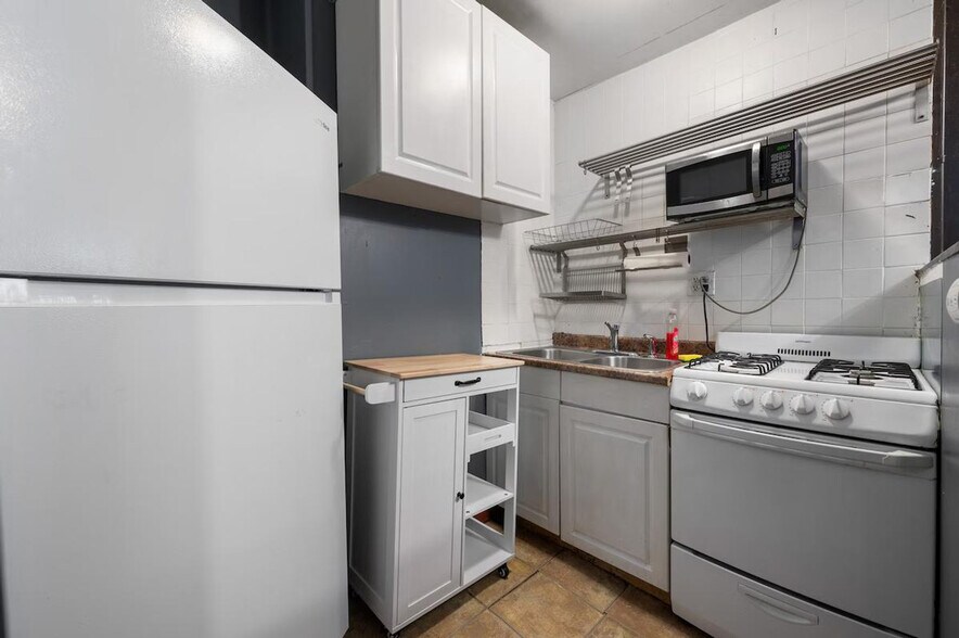 Building Photo - 393 8th Ave