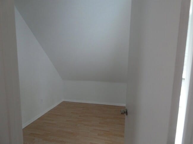 Building Photo - 26411 Belanger St