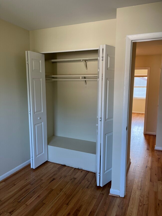 Building Photo - 2 Wimbledon Ln