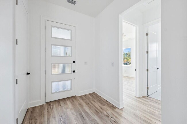 Building Photo - 8622 Inwood Dr