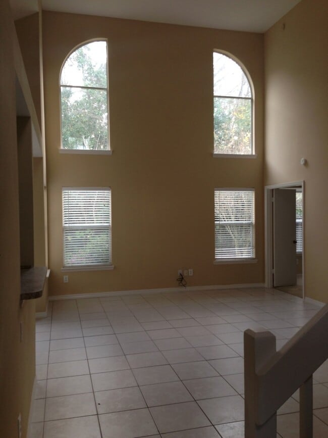 Building Photo - Gorgeous 4 BR Lake Mary home on Conservation lot - walking distance to Lake Mary HS