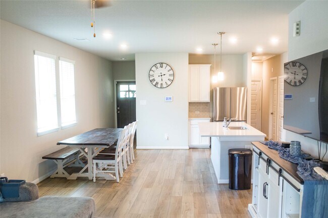Building Photo - 2115 Bear Oak Ct
