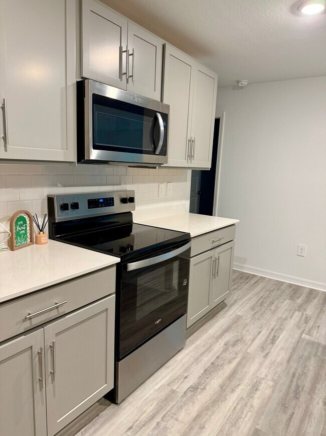 Building Photo - 4233 Foxway Dr