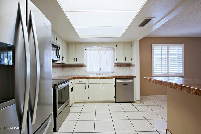 Building Photo - 4526 W Altadena Ave