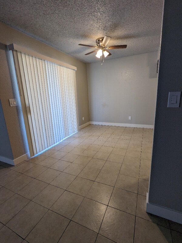 Building Photo - 815 N Peach Ave