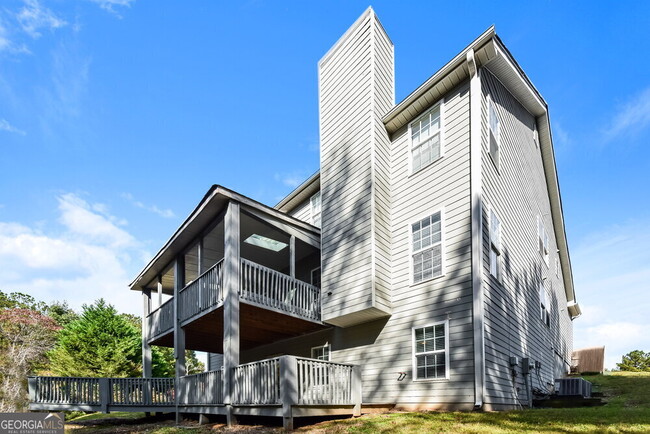 Building Photo - 6640 Delaware Bend