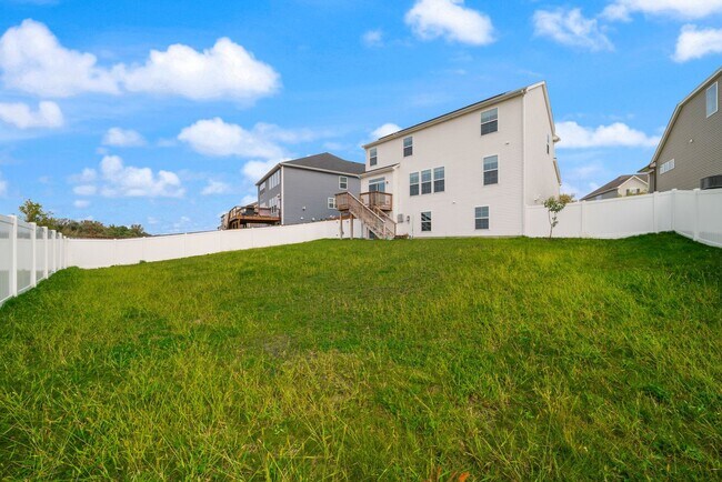 Building Photo - 356 S Pointe Ave