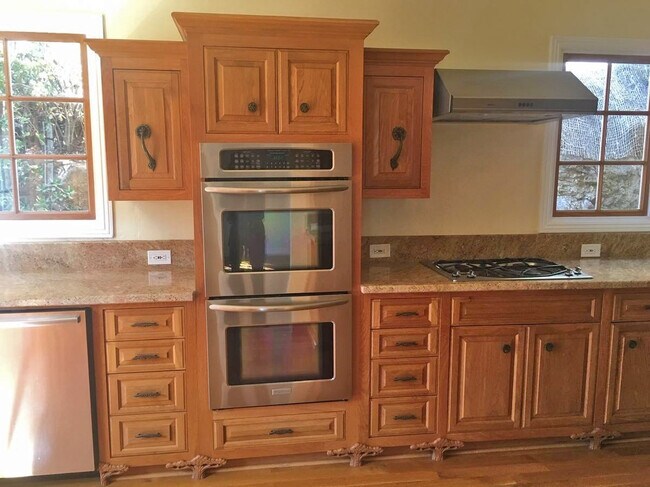 Kitchen - 6123 Scenic Ave