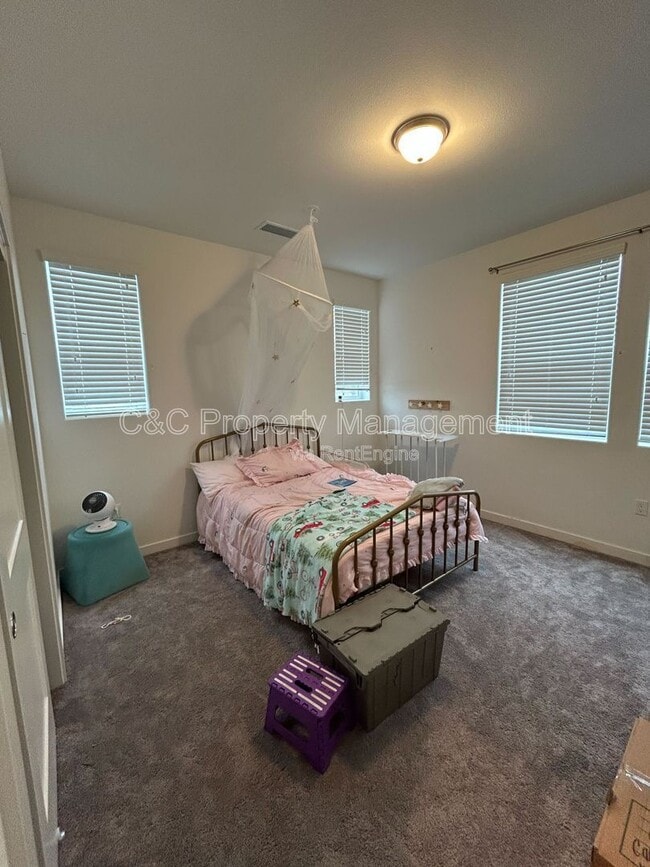 Building Photo - 711 Robert Ave