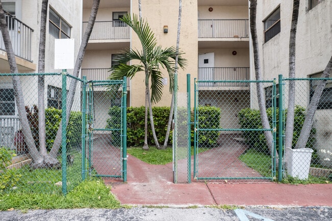 Building Photo - Guernica Condominium