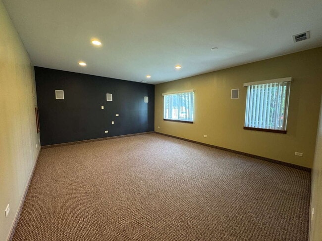 Building Photo - LUXURY RENTAL IN NORTH UTICA – OAK RIDGE VILLAGE
